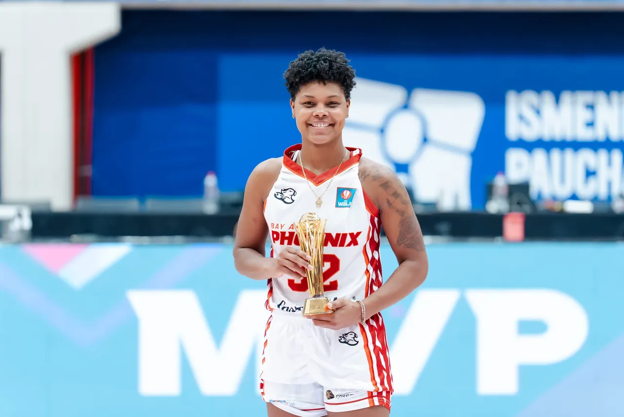 Rosemarie Julien of the Bay Area Phoenix holds the MVP trophy in Santiago, Chile